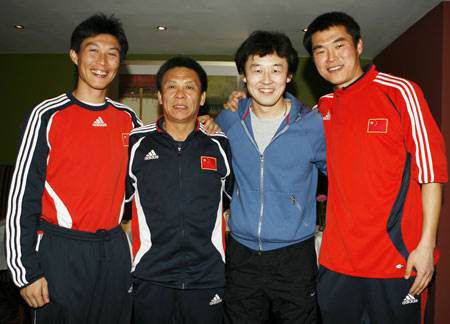 老国脚签名却被质疑为造假 区楚良变欧楚良