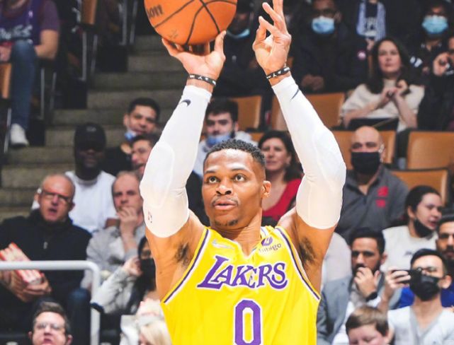 威少狂创6里程碑 逆天绝平神迹比肩科比