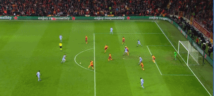 巴萨2-1逆转晋级8强 奥巴梅扬10场7球