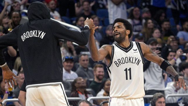 杜兰特因反击球迷被罚款2.5万美元   名记怼捧欧文言论