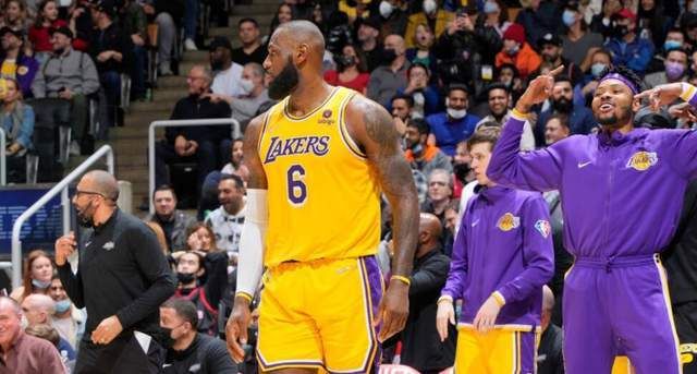 湖人赢球3大收获 威少抢断三分命中拿下三双数据