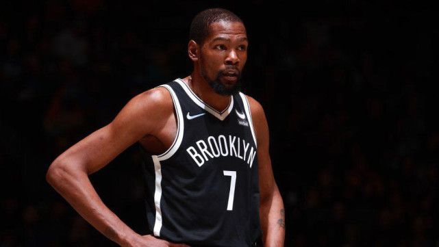 杜兰特因反击球迷被罚款2.5万美元   名记怼捧欧文言论