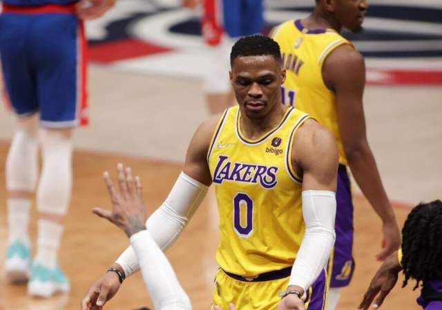 湖人仅领先第十的鹈鹕0.5个胜场 形势不容乐观