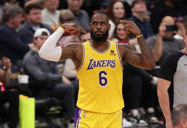 湖人仅领先第十的鹈鹕0.5个胜场 形势不容乐观