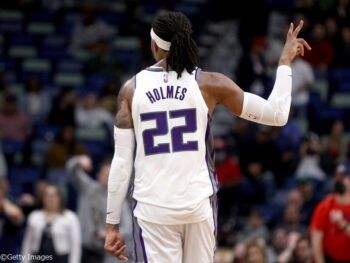 因福尔摩斯因个人原因 剩下的比赛将全部停止