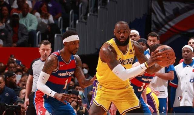 湖人仅领先第十的鹈鹕0.5个胜场 形势不容乐观