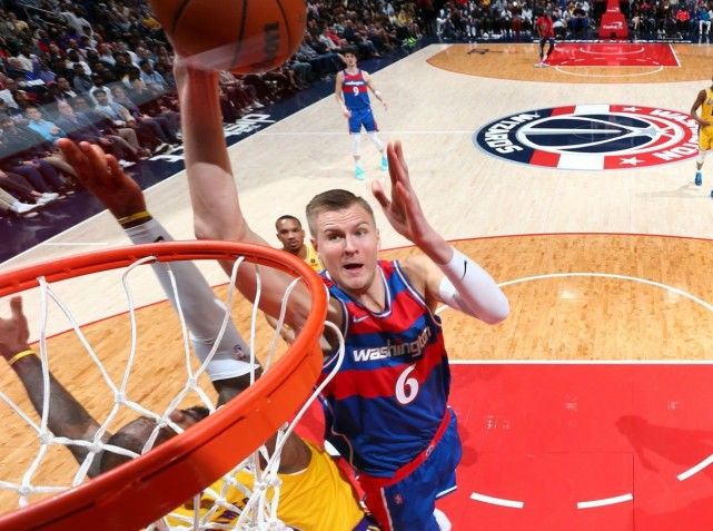 波神让詹姆斯成为没有用的人 只得分不想防守