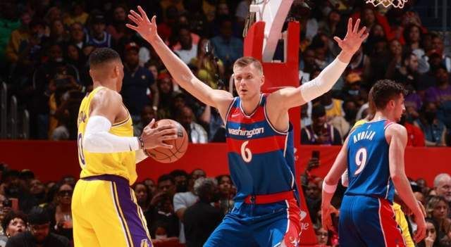 湖人仅领先第十的鹈鹕0.5个胜场 形势不容乐观