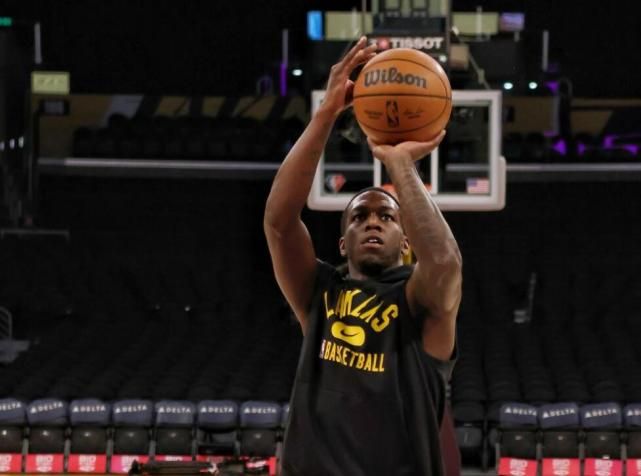 沃格尔保持状态希望浓眉回归 训练中纳恩表现出色