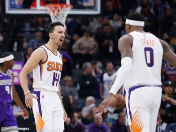 桑兹在和金斯的延长赛中获胜 二人场均得分30分