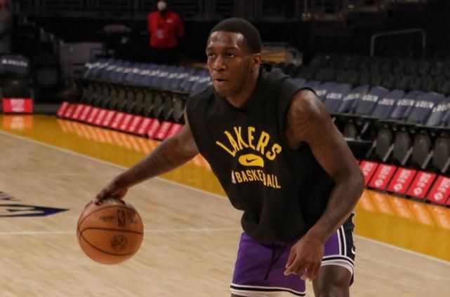 沃格尔保持状态希望浓眉回归 训练中纳恩表现出色