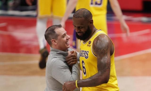 沃格尔保持状态希望浓眉回归 训练中纳恩表现出色