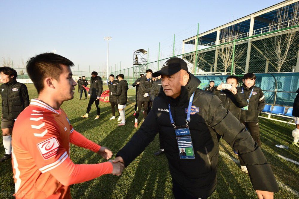 山东泰山1-2不敌青岛海牛 广州队1-0小胜河北功夫