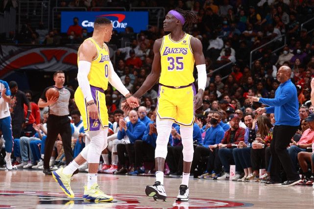 湖人本赛季夺冠无望 不如让詹姆斯好好休息