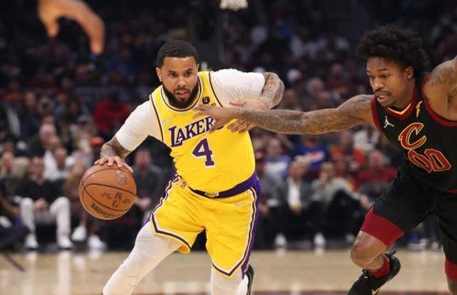 奇兵奥古斯汀三分6中6 100%命中率砍下20分