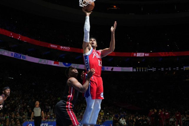 76人战胜东部第一 哈登恩比德轮休