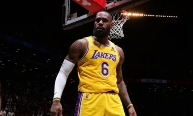 詹姆斯超恩比德登顶冲最老得分王 同日两榜易主