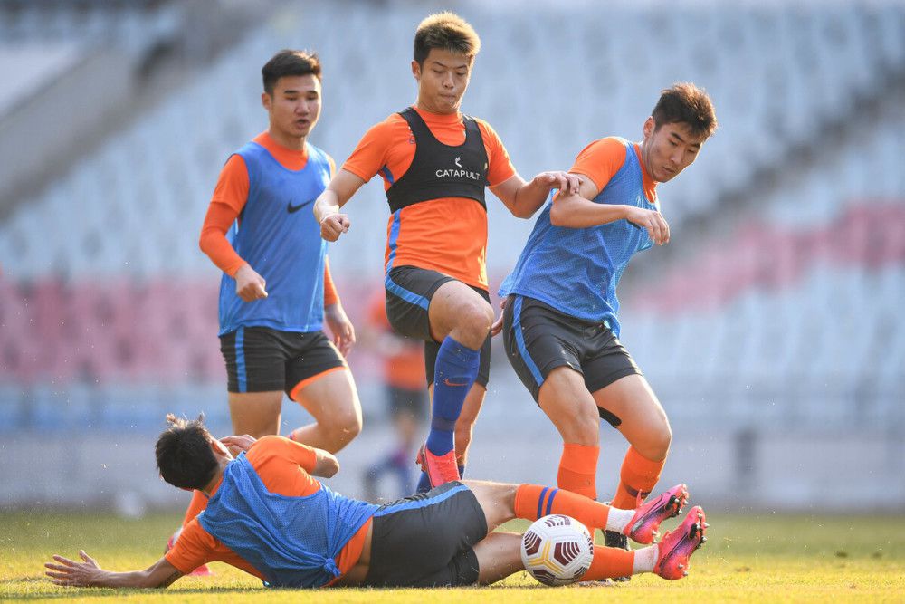 山东泰山1-2不敌青岛海牛 广州队1-0小胜河北功夫