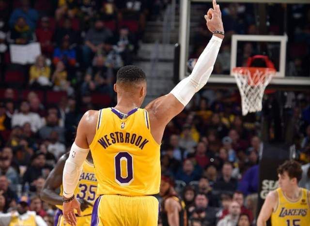 奇兵奥古斯汀三分6中6 100%命中率砍下20分