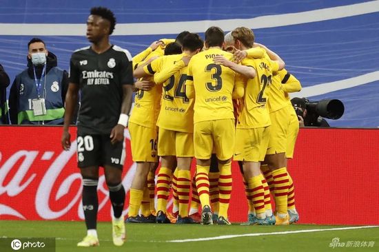 从剧烈动荡到4比0大杀皇马 巴萨在比赛中都做对了什么