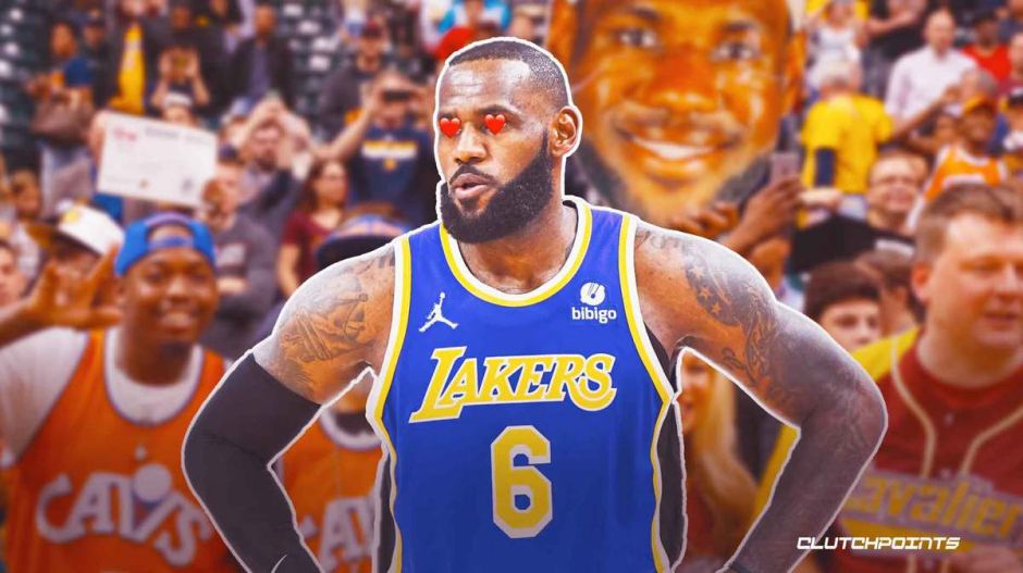 湖人队詹姆斯在进球后 骑士队球迷们这位湖人队的领袖致敬