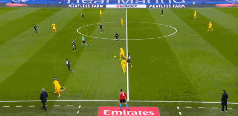 从剧烈动荡到4比0大杀皇马 巴萨在比赛中都做对了什么