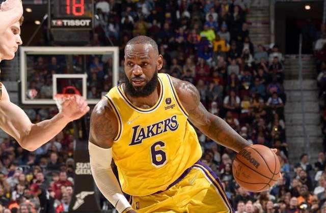 奇兵奥古斯汀三分6中6 100%命中率砍下20分