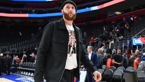 尤素夫·努尔基奇因抢夺并扔歌迷的手机被罚款4万美元