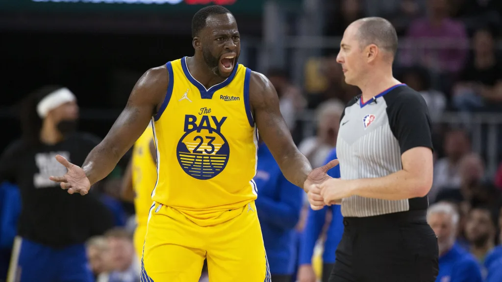 勇士队的格林和尼克斯队的兰德尔因对裁判言语不当而被罚款