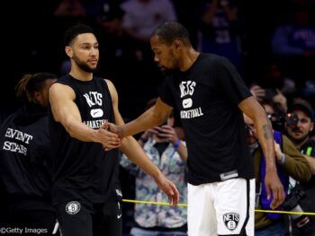 因椎间盘突出而缺场的西蒙斯 希望他能早日抗康复