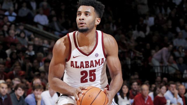 哈登恩比德有望复出与湖人的比赛 名宿看衰费城旧将签约活塞