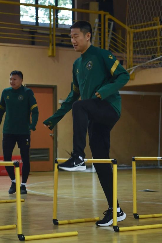 荣昊深知自己会再回来 称11年来一直留着杭州车牌