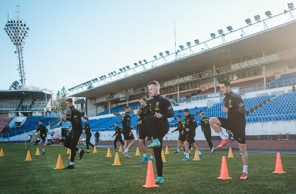 捷克前往瑞典前遭遇飞机故障 预计到达时间将推迟一天