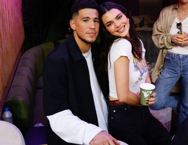 詹娜清爽高调上街身旁无保镖 遭男粉丝近距离偷拍 