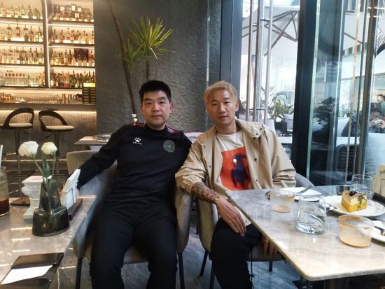 荣昊深知自己会再回来 称11年来一直留着杭州车牌