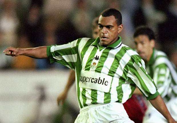 44岁世界杯冠军前锋复出 曾打破转会费世界纪录