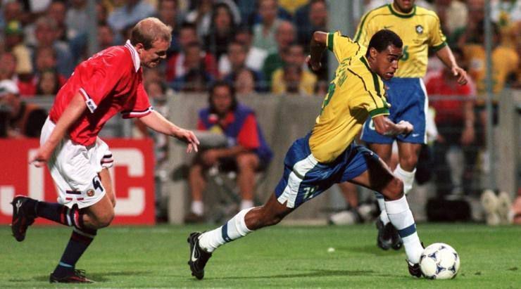 44岁世界杯冠军前锋复出 曾打破转会费世界纪录