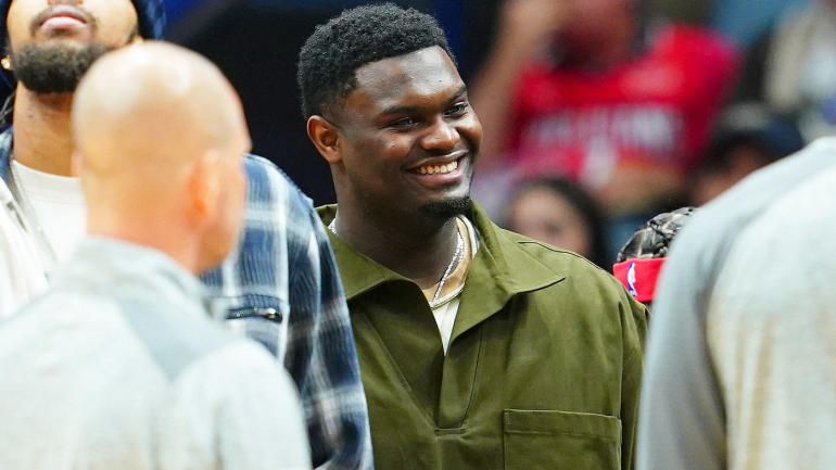 锡安·威廉姆森发布了一段Instagram视频 在健身房中灌篮