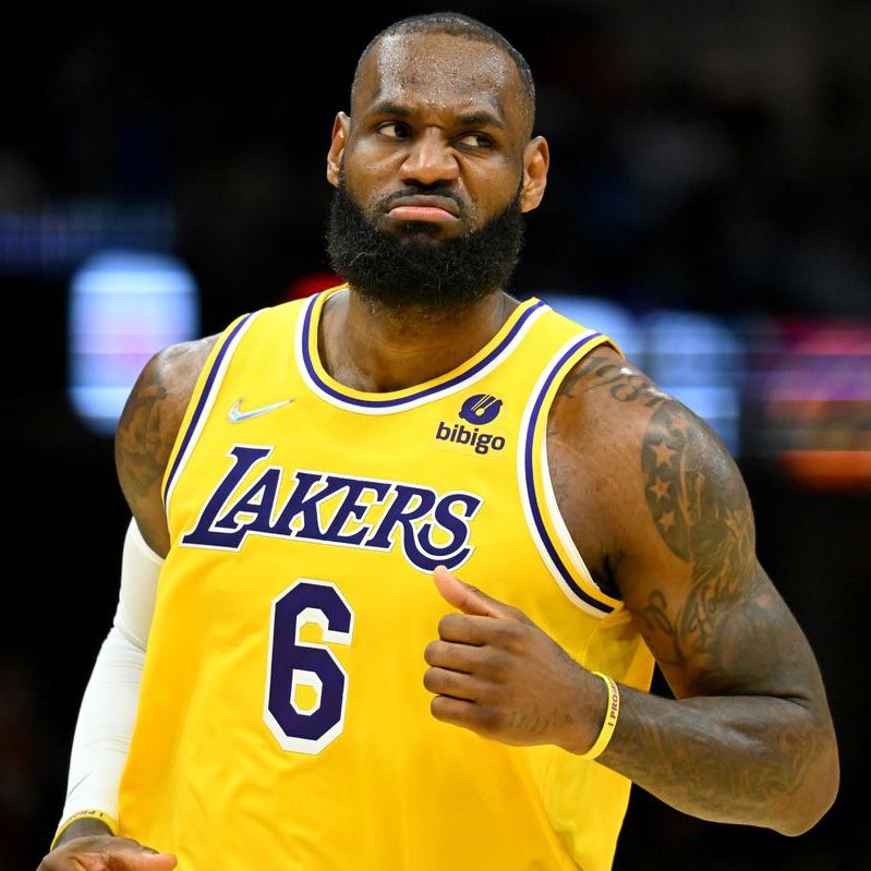 詹姆斯因左膝疼痛缺席 不会在76人比赛中上场