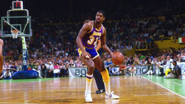 对比詹姆斯魔术师生涯成 ：魔术师5冠詹姆斯4冠