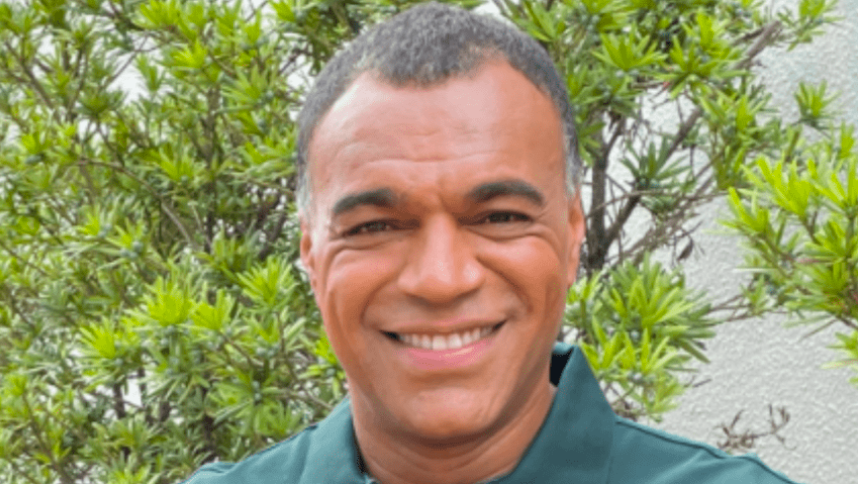 44岁世界杯冠军前锋复出 曾打破转会费世界纪录