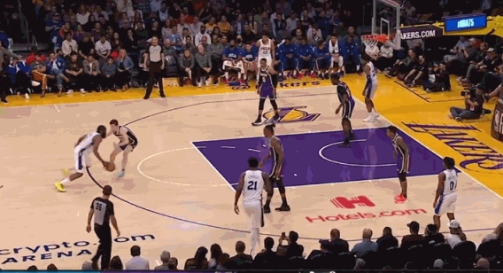 哈登勾手臂造犯规一幕曝光 哈登似乎总想犯规不是专注得分