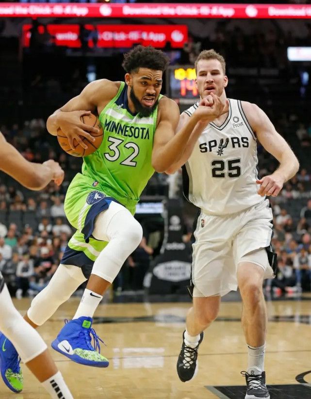 最会投三分的中锋 唐斯成联盟前三中锋