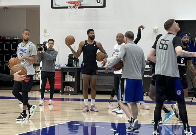 快船官晒出乔治参加全队合练的照片 有望在季后赛迎来复出