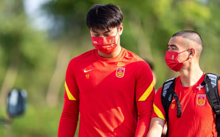 23岁现役国脚 飞赴欧洲开启留洋之旅