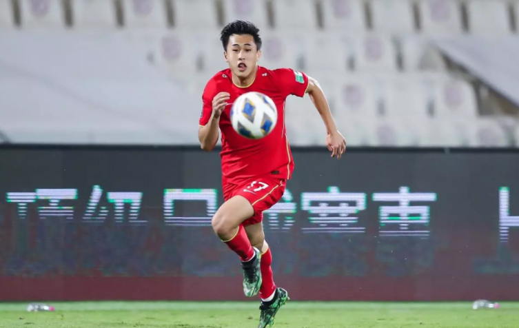 23岁现役国脚 飞赴欧洲开启留洋之旅