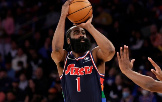 哈登家人在洛城为哈登办庆功宴 祝贺升至三分榜历史第三