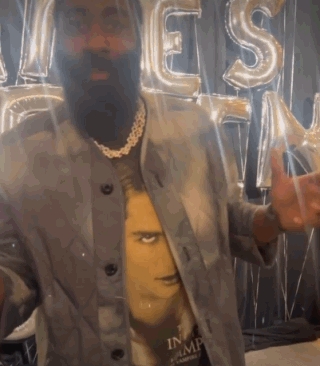 哈登家人在洛城为哈登办庆功宴 祝贺升至三分榜历史第三