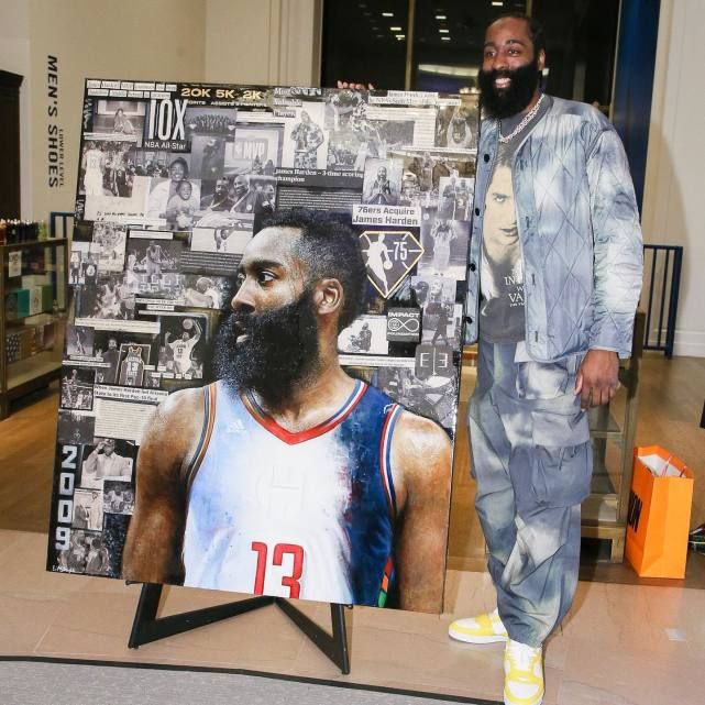 哈登家人在洛城为哈登办庆功宴 祝贺升至三分榜历史第三