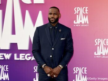 詹姆斯出演的《Space Pleyers》 斩获三项奖项